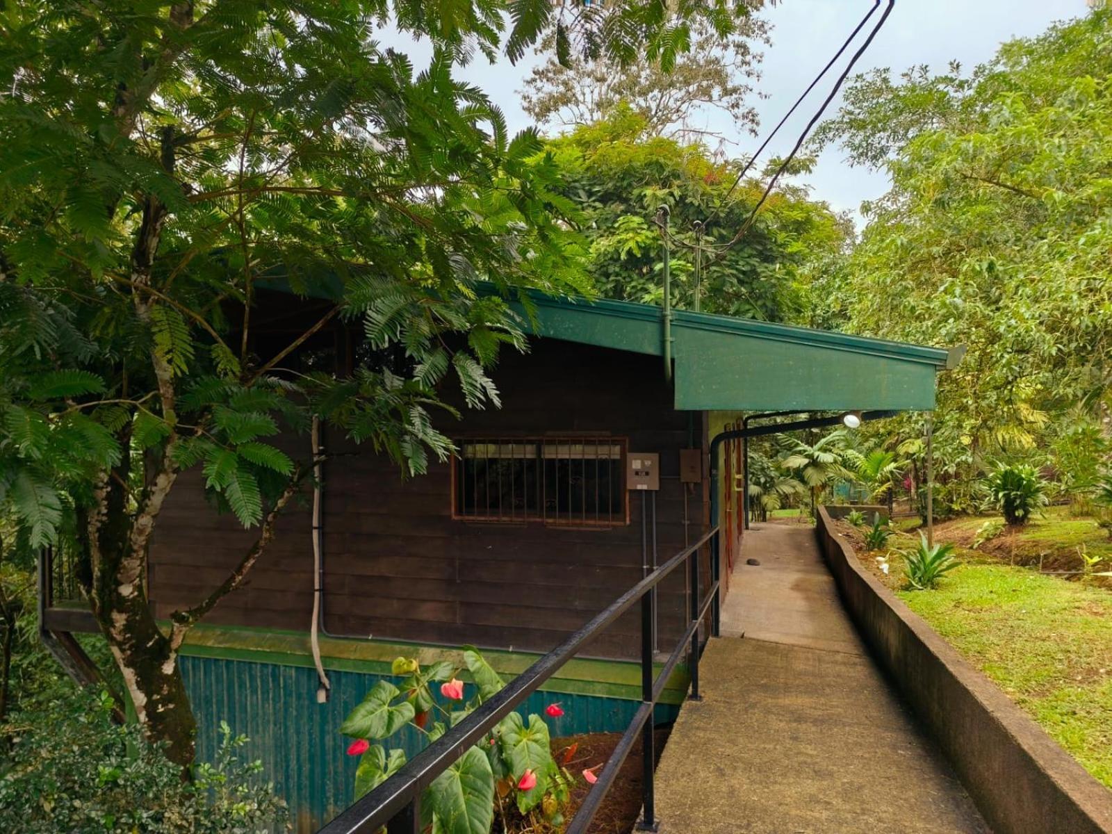 Avita Lodge Quesada  Exterior foto